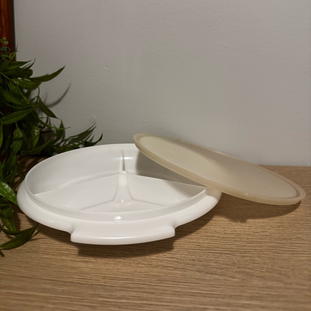 Tupperware White Divided Suzette with Lid